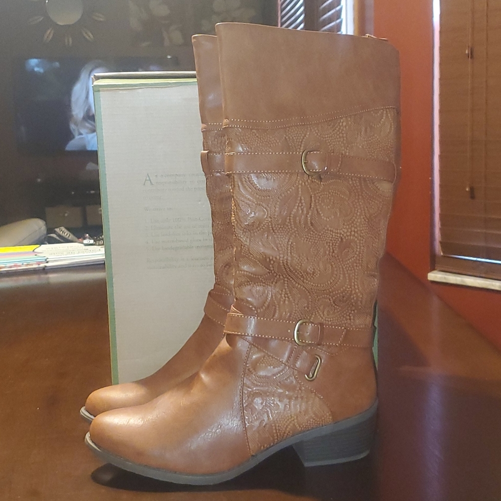 WOMEN'S BOOTS